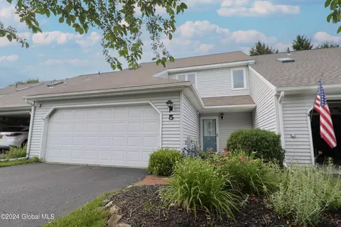 5 Rusfield Dr, Glenmont, NY 12077