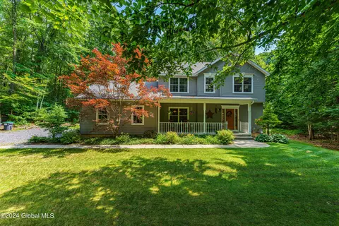 116 Virginia Pl, Saratoga Springs, NY 12866