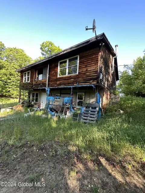 22 Cleveland Rd, Johnsburg, NY 12843