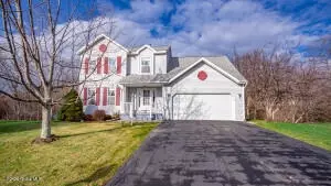 16 Gordon Ct, Rensselaer, NY 12144
