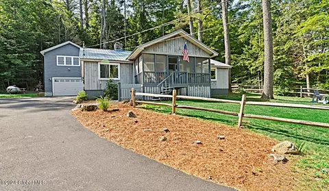 768 E Shore Dr, Adirondack, NY 12808