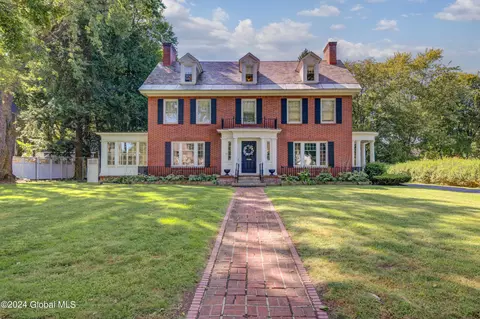 11 Kingsboro Ave, Gloversville, NY 12078
