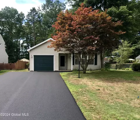 204 Meadowlark Dr, Ballston Spa, NY 12020