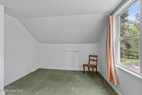 Bedroom - 1043 Peter Rd, Schenectady, NY 12303 photo 6 of 10