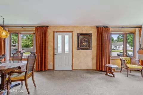 Entry Way - 1043 Peter Rd, Schenectady, NY 12303 photo 1 of 6