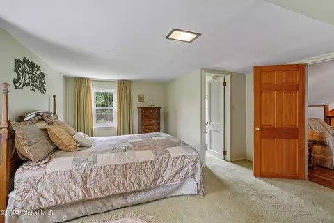 Bedroom - 1043 Peter Rd, Schenectady, NY 12303 photo 7 of 10