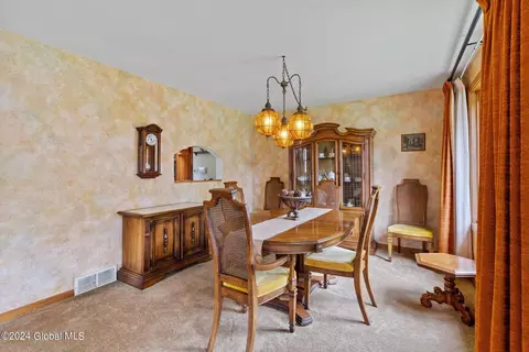 Dining - 1043 Peter Rd, Schenectady, NY 12303 photo 2 of 5
