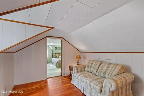 Bedroom - 1043 Peter Rd, Schenectady, NY 12303 photo 3 of 10