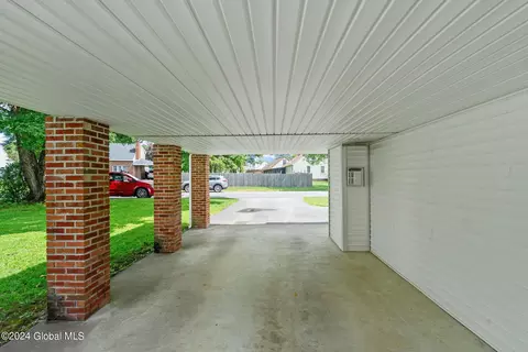 Exterior - 1043 Peter Rd, Schenectady, NY 12303 photo 4 of 15