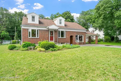Exterior - 1043 Peter Rd, Schenectady, NY 12303 photo 2 of 15
