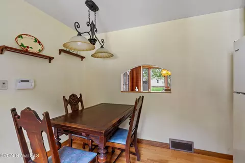 Dining - 1043 Peter Rd, Schenectady, NY 12303 photo 4 of 5