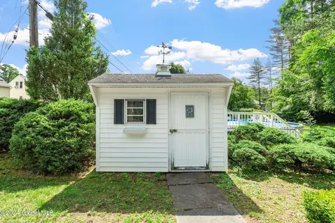 Exterior - 1043 Peter Rd, Schenectady, NY 12303 photo 13 of 15