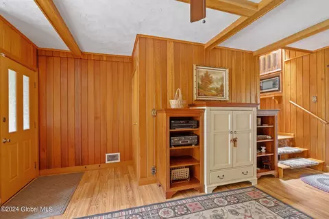 Entry Way - 1043 Peter Rd, Schenectady, NY 12303 photo 5 of 6