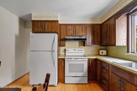 Kitchen - 1043 Peter Rd, Schenectady, NY 12303 photo 2 of 2