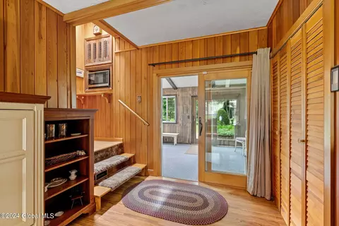 Entry Way - 1043 Peter Rd, Schenectady, NY 12303 photo 4 of 6