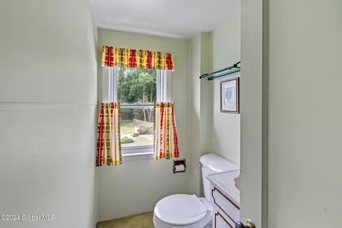 Bath - 1043 Peter Rd, Schenectady, NY 12303 photo 4 of 4
