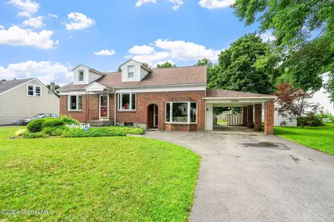 1043 Peter Rd, Schenectady, NY 12303