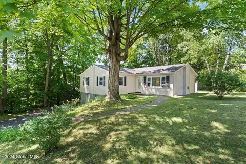 7 Dieskau St, Lake George, NY 12845