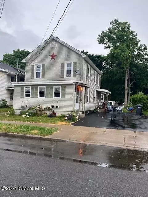53 2nd St, Glens Falls, NY 12801