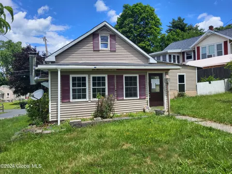 41 Northern Dr, Troy, NY 12182