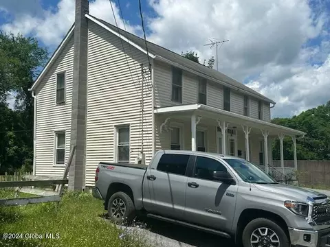 46 Lyman St, Hoosick Falls, NY 12090