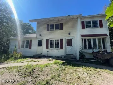 18 Robinson St, Rexford, NY 12148