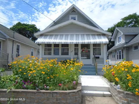 1422 Hawthorne St, Schenectady, NY 12303