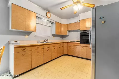 43 Bleakley Ave, Troy, NY 12182 photo 27
