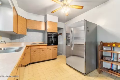43 Bleakley Ave, Troy, NY 12182 photo 31