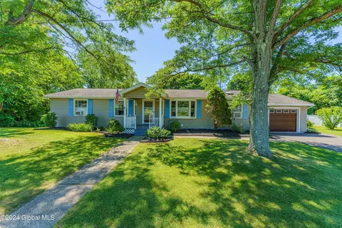 47 Columbus Ave, Waterford, NY 12188