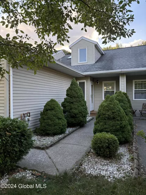 7031 Suzanne Ln #7031, Schenectady, NY 12303