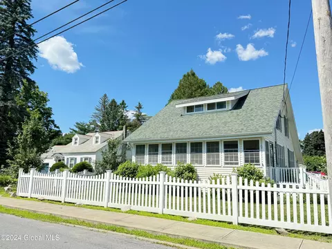 40 Mettowee St, Granville, NY 12832