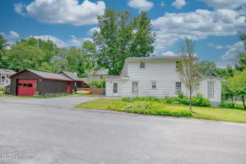 10 Avenue B E, Wynantskill, NY 12198