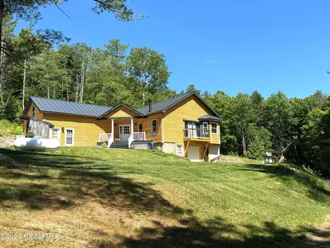 67 Tug Hollow Rd, Shushan, NY 12873