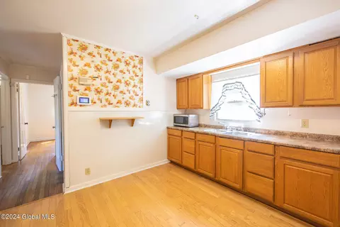 44 Fox Ave, Schenectady, NY 12304 photo 6