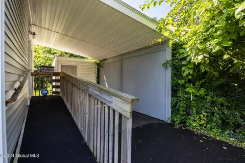 44 Fox Ave, Schenectady, NY 12304 photo 5