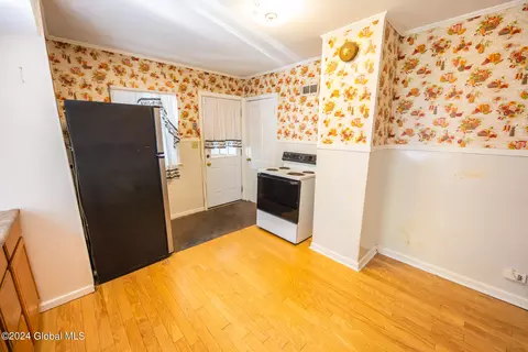 44 Fox Ave, Schenectady, NY 12304 photo 7