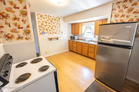 44 Fox Ave, Schenectady, NY 12304 photo 8