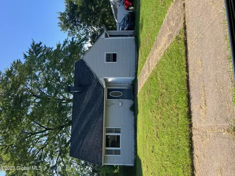 13 Crestwood Ct, Albany, NY 12208
