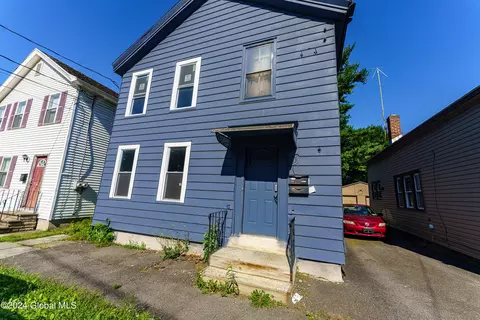 33 James St, Green Island, NY 12183
