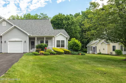 53 Oakmont St, Niskayuna, NY 12309