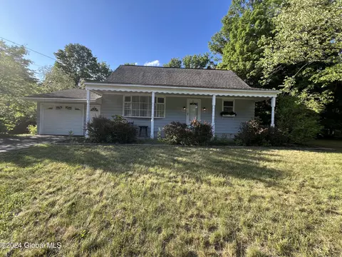 13 Margaret Dr, Ballston Spa, NY 12020