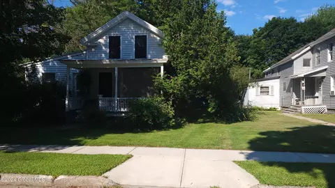 22 Smith St, Glens Falls, NY 12801