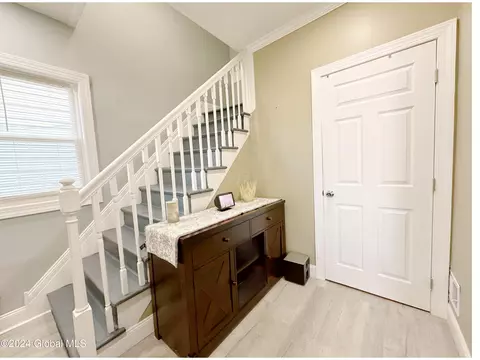 1110 Webster St, Schenectady, NY 12303 photo 2