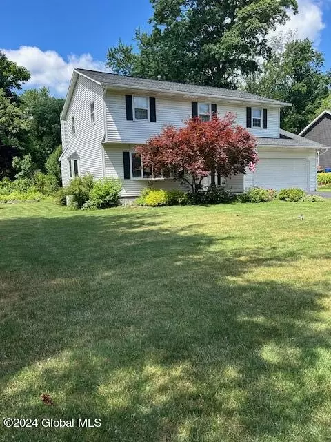683 St Marks Ln, Niskayuna, NY 12309
