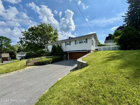 12 Ridge Rd, Gloversville, NY 12078