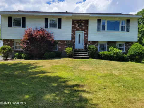 24 Meadow Ln, Latham, NY 12110