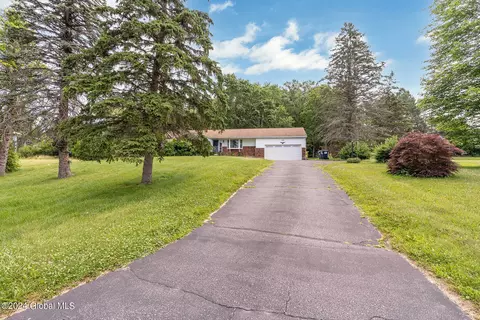 110 Country Ridge Ct, Amsterdam, NY 12010