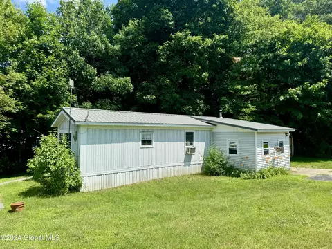 218 Ash St, Corinth, NY 12822