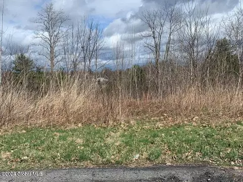 10 Eastview Dr, Ravena, NY 12143